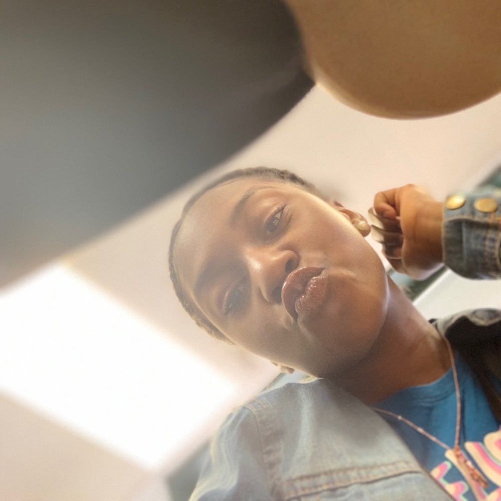 Meet your Posher, Tia